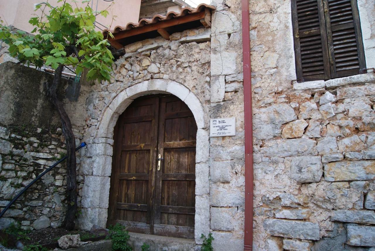 Vila Milo *